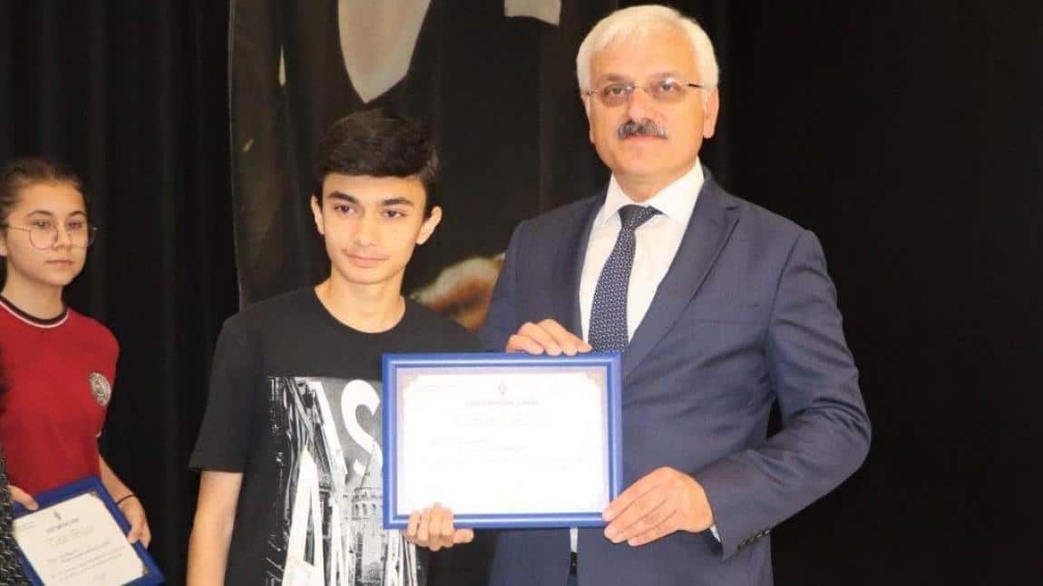 Öğrencimiz İzzet Baysal Vakfı Ortaöğretim Başarı Ödülleri Töreninde Ödül Aldı